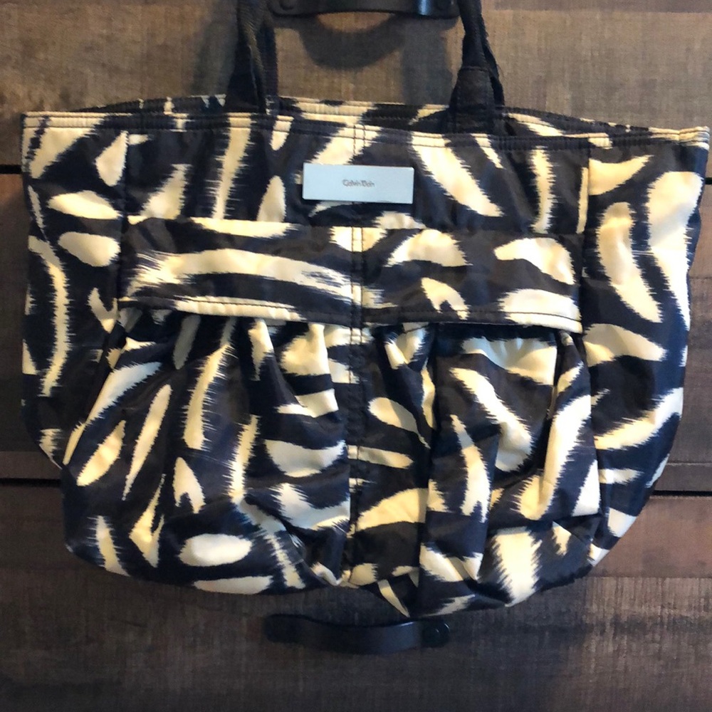 Calvin Klein safari print shoulder tote large purse nylon bag black ivory 👜 🦓